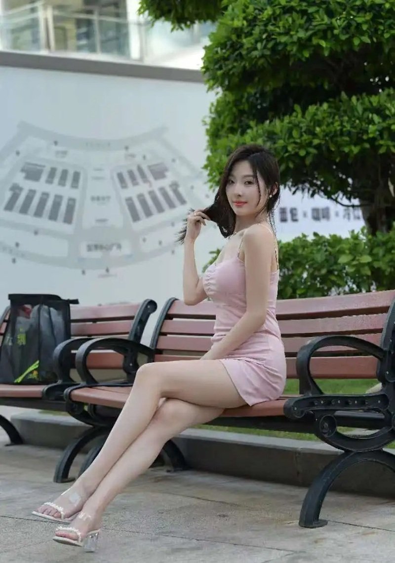 gái xinh mặc váy ngắn 29