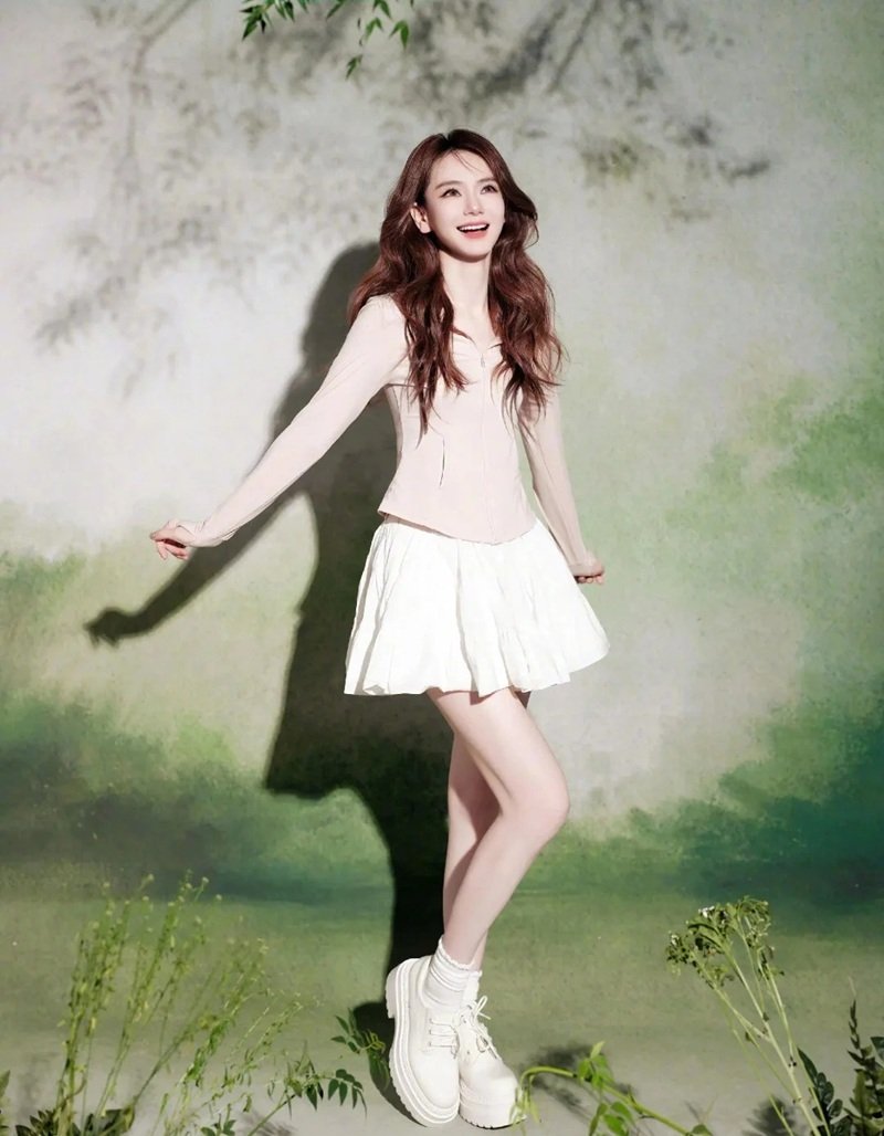 gái xinh mặc váy ngắn 38