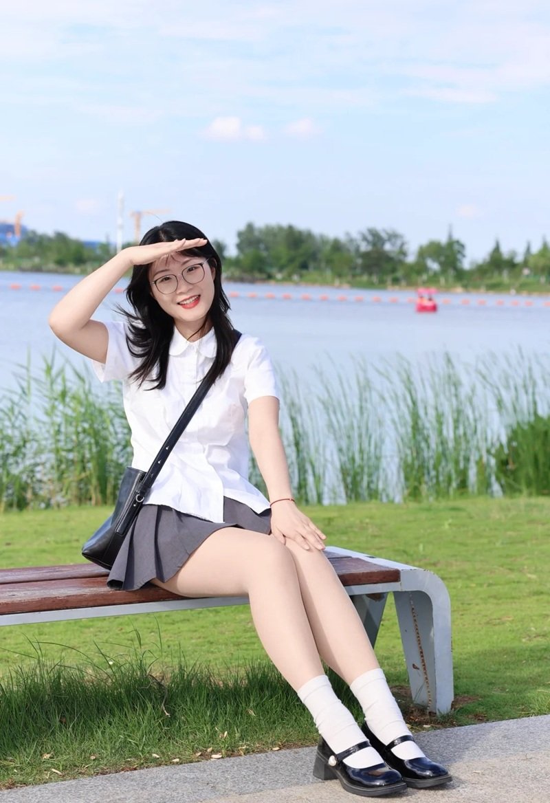 gái xinh mặc váy ngắn 9