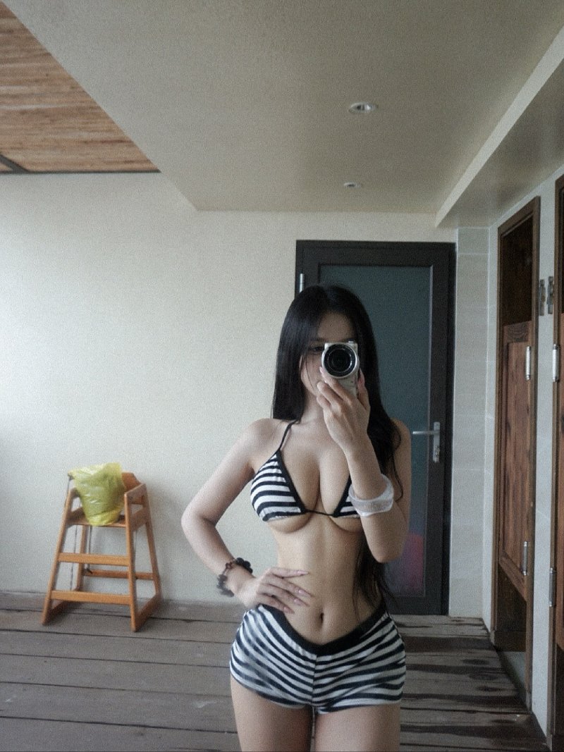 gái xinh show hàng 4