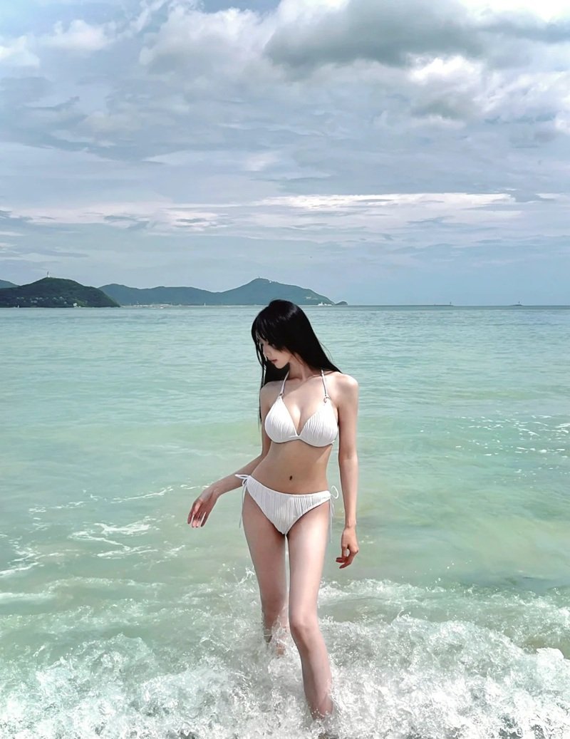 gái xinh trung quốc mặc bikini​ 30