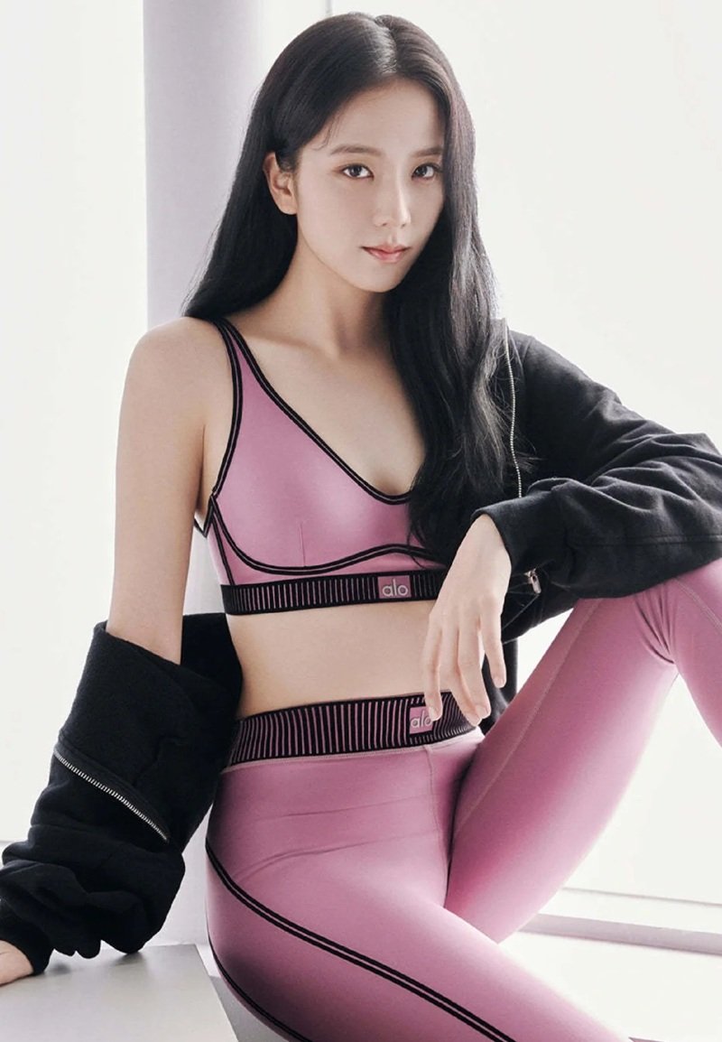 jisoo sexy​ 3