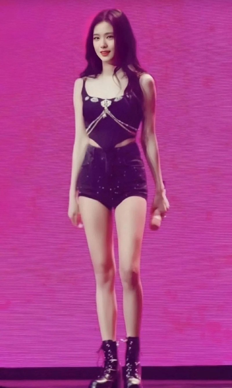 jisoo sexy​ 31