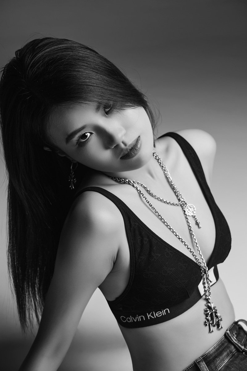 rapper Pháo diện bikini khoe dáng mùa hè