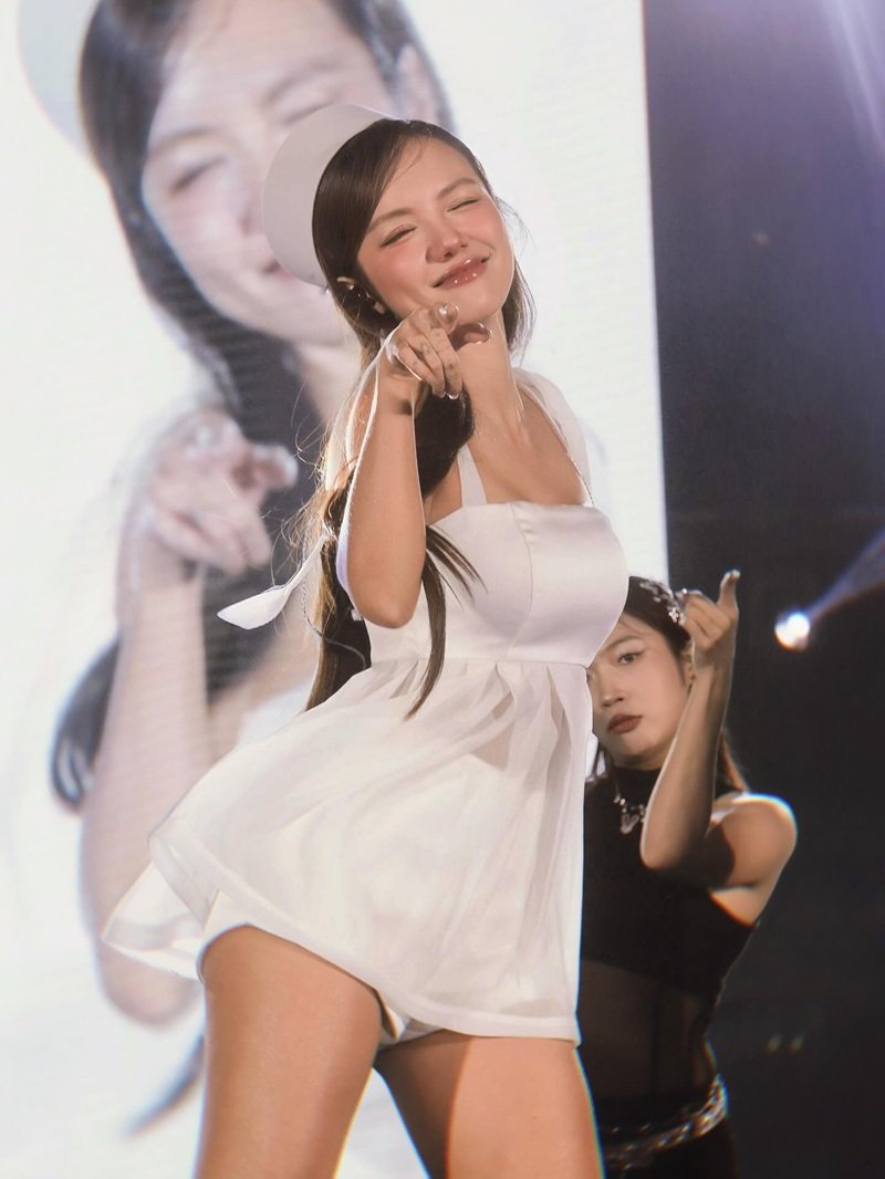 phương ly sexy​ 30