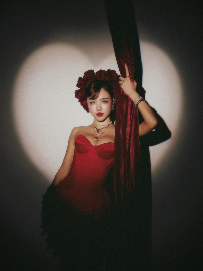 phương ly sexy​ 35