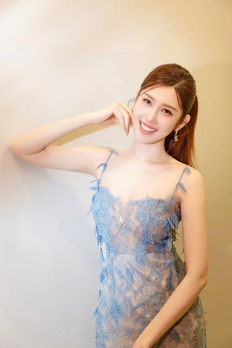 thuý ngân bikini​ 14