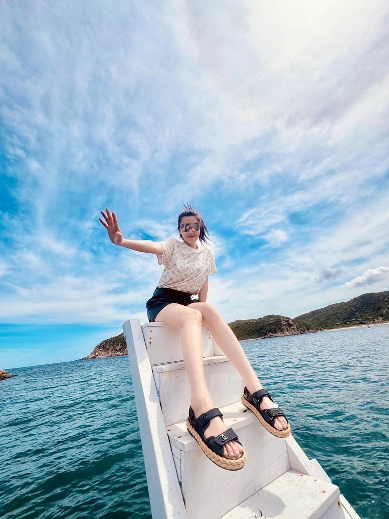 thuý ngân bikini​ 2