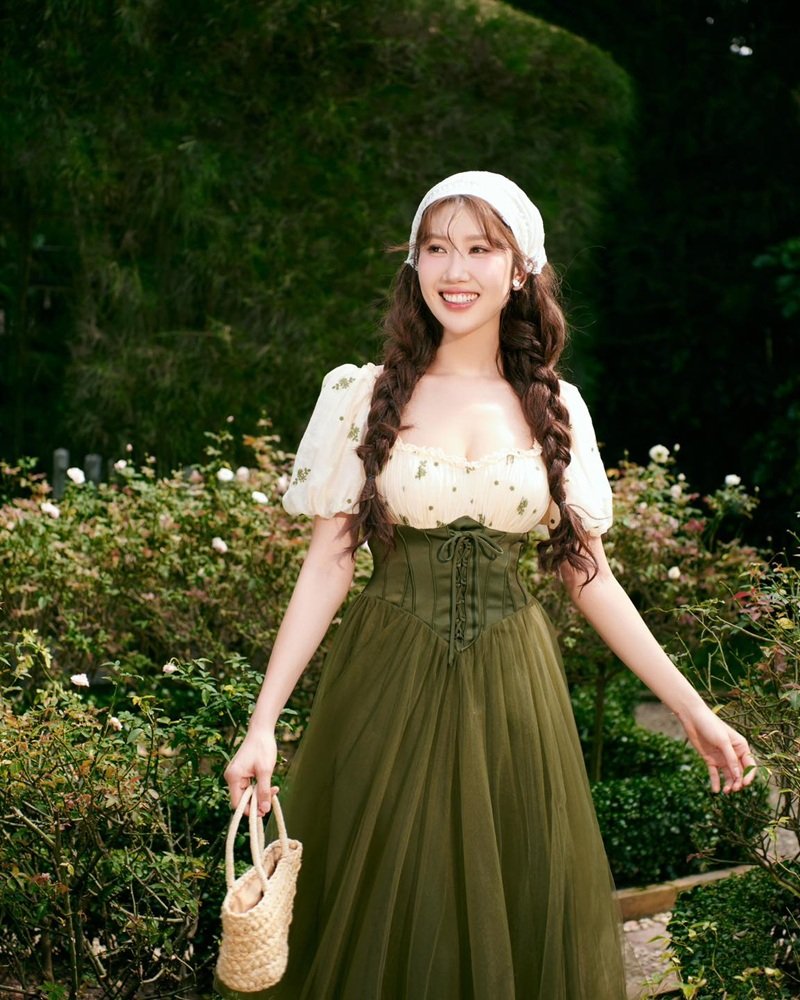 thuý ngân bikini​ 20