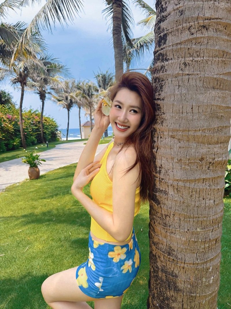 thuý ngân bikini​ 23