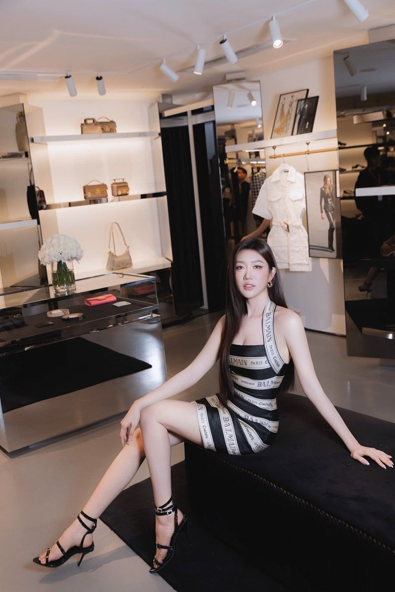 thuý ngân bikini​ 29