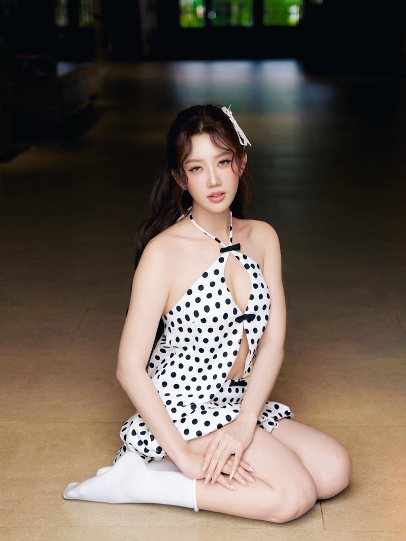 thuý ngân bikini​ 33