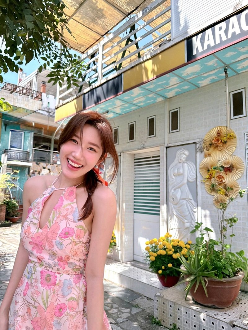 thuý ngân bikini​ 41