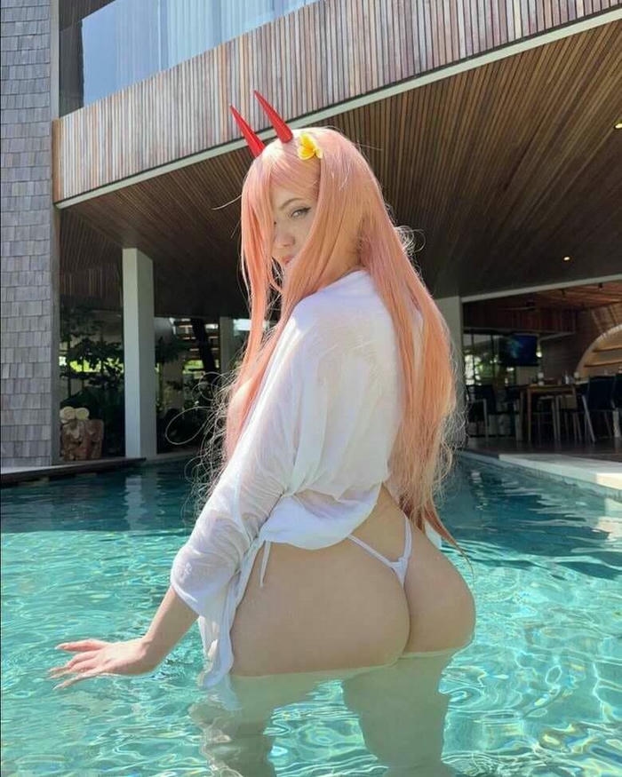 Ảnh cosplay quyến rũ thể hiện phong thái tự tin