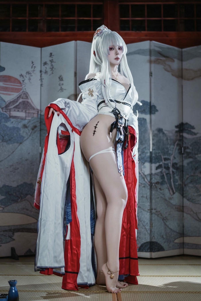 Ảnh sexy anime cosplay mang dáng vẻ cuốn hút sang trọng
