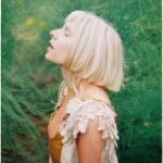 Aurora Là Ai? Giải Mã Hành Trình 10 Năm Của ‘Ngôi Sao Phương Bắc’ Đầy Mê Hoặc