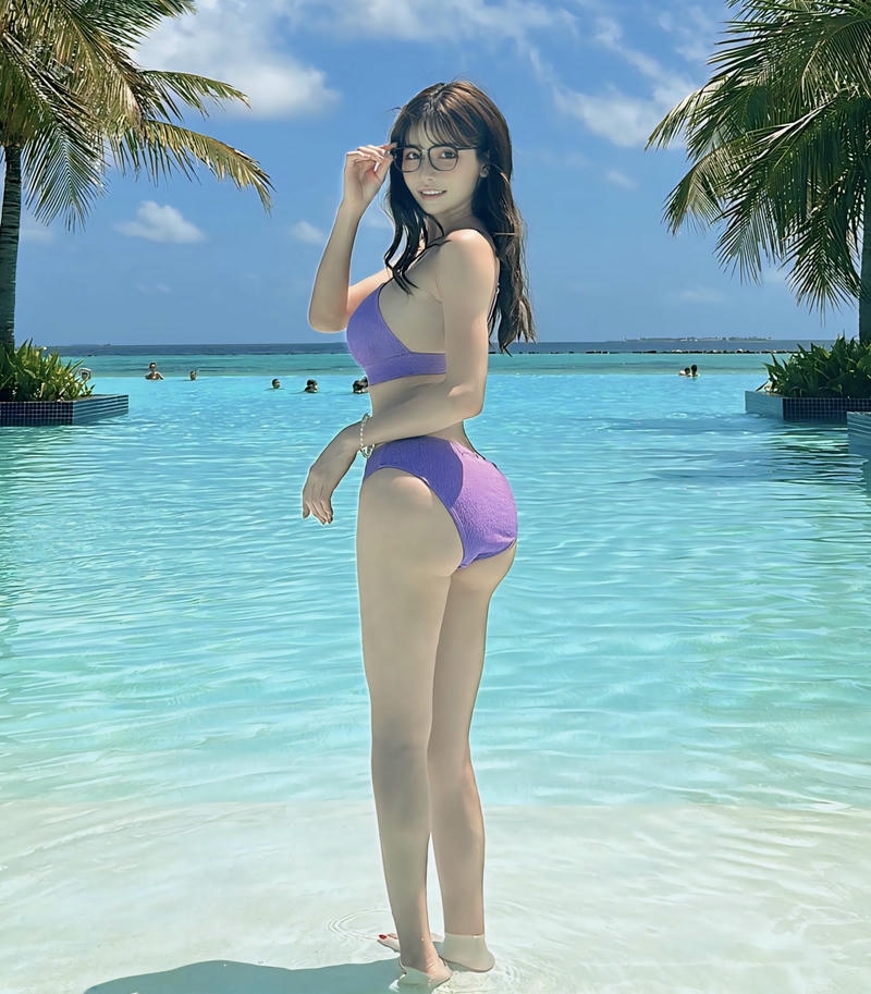 Eimi Fukada bikini nóng bỏng cực kỳ dễ thương