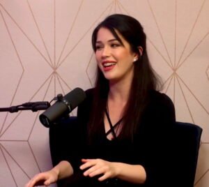 Evelyn Claire là ai? Ngắm trọn bộ ảnh “đốt mắt” của mỹ nhân 9x