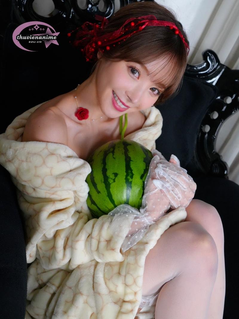 Kana Momonogi Là Ai