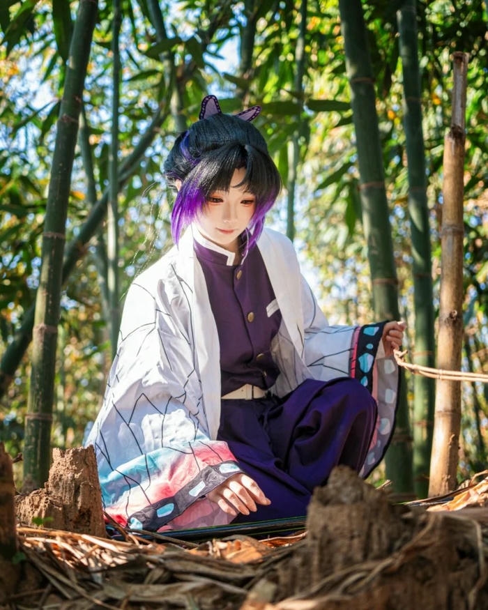 Shinobu cosplay đẹp lung linh chân thật