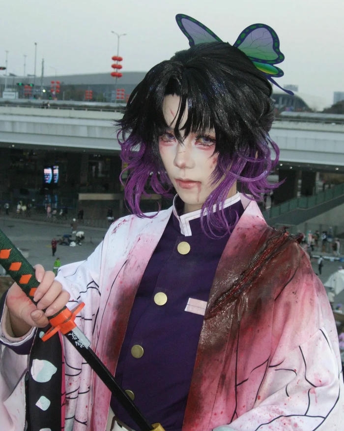 Shinobu cosplay sắc nét cuốn hút mạnh mẽ
