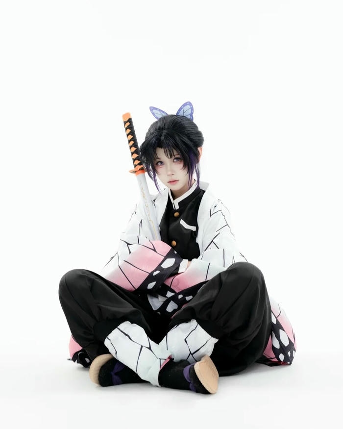 Shinobu kiểu cosplay cân đối sắc sảo ấn tượng