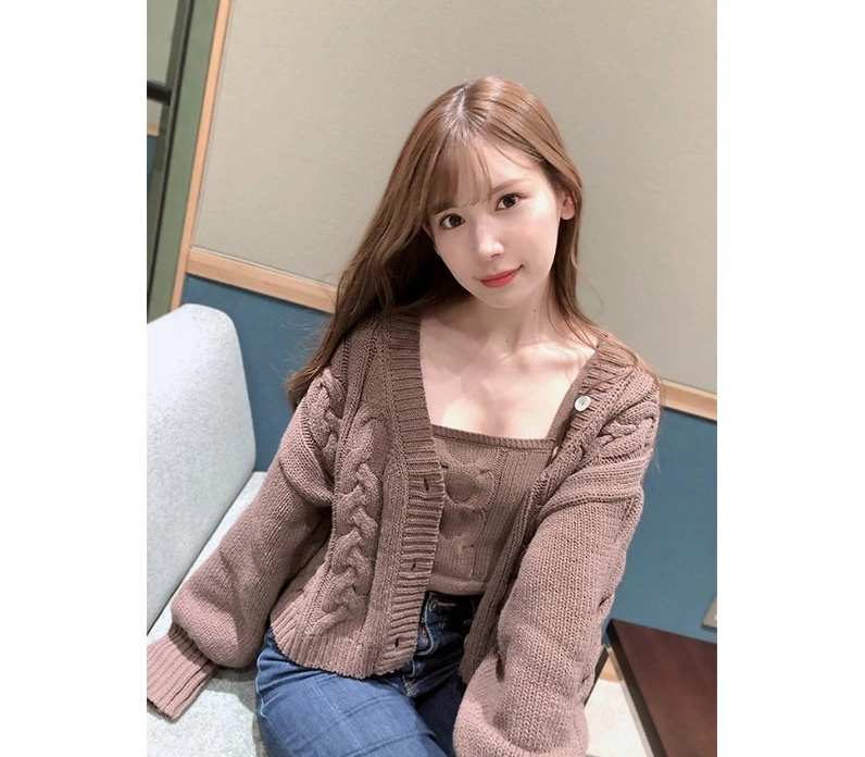 Akari Tsumugi - Nhan sắc cực hút mắt, sánh vai cùng các huyền thoại