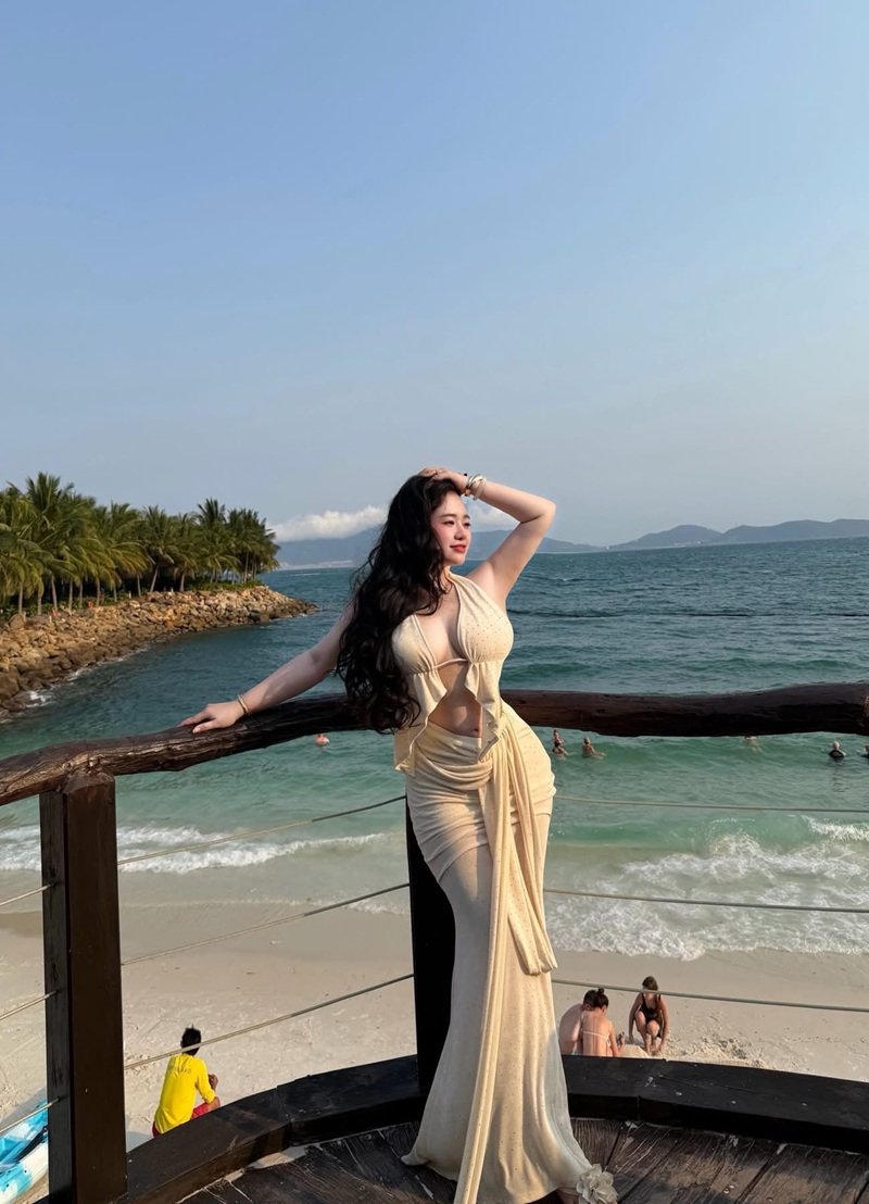 ảnh gái mông to 16