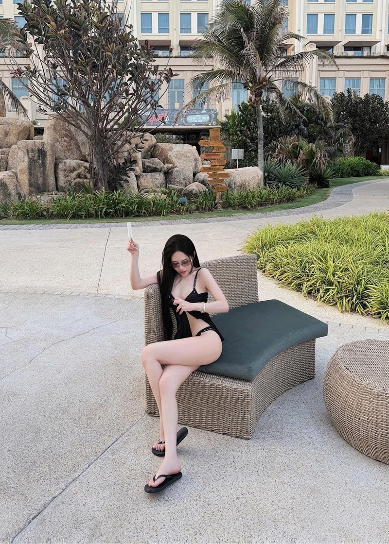 ảnh gái mông to 17