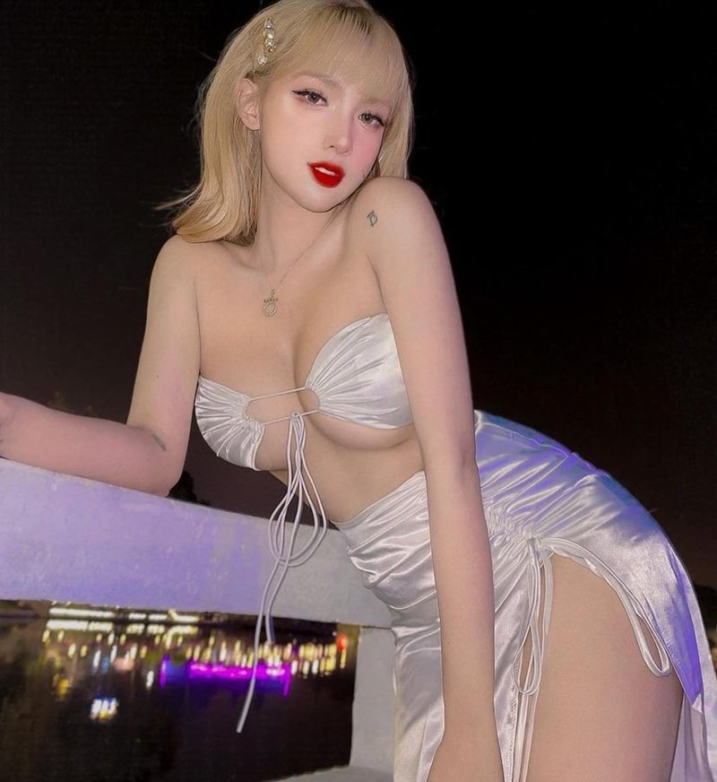 Vú to nảy tự nhiên trong Ảnh Gái Xinh Hở Hang sexy