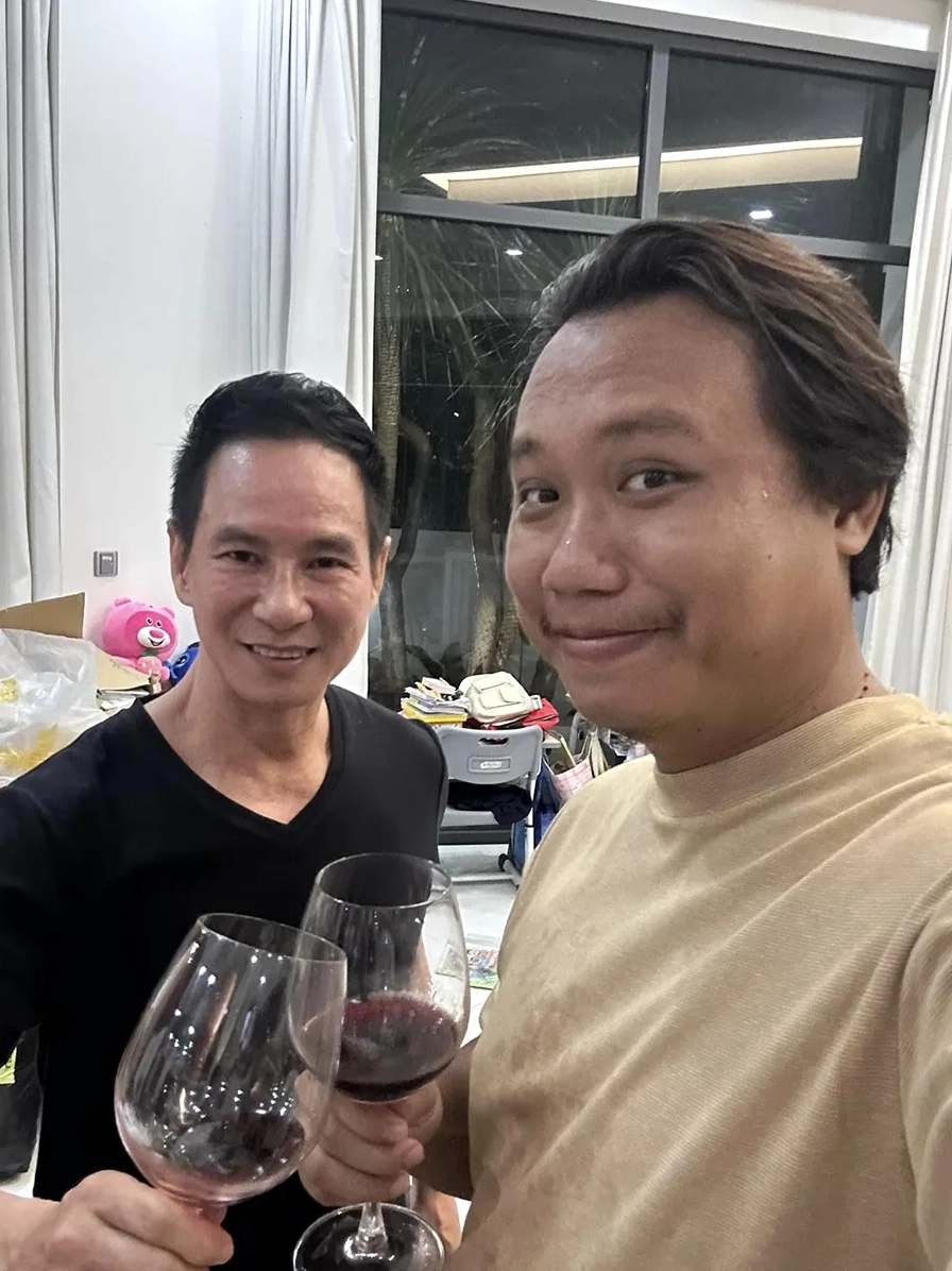 Bảo Suzu chụp ảnh cùng ca sĩ Lý Hải