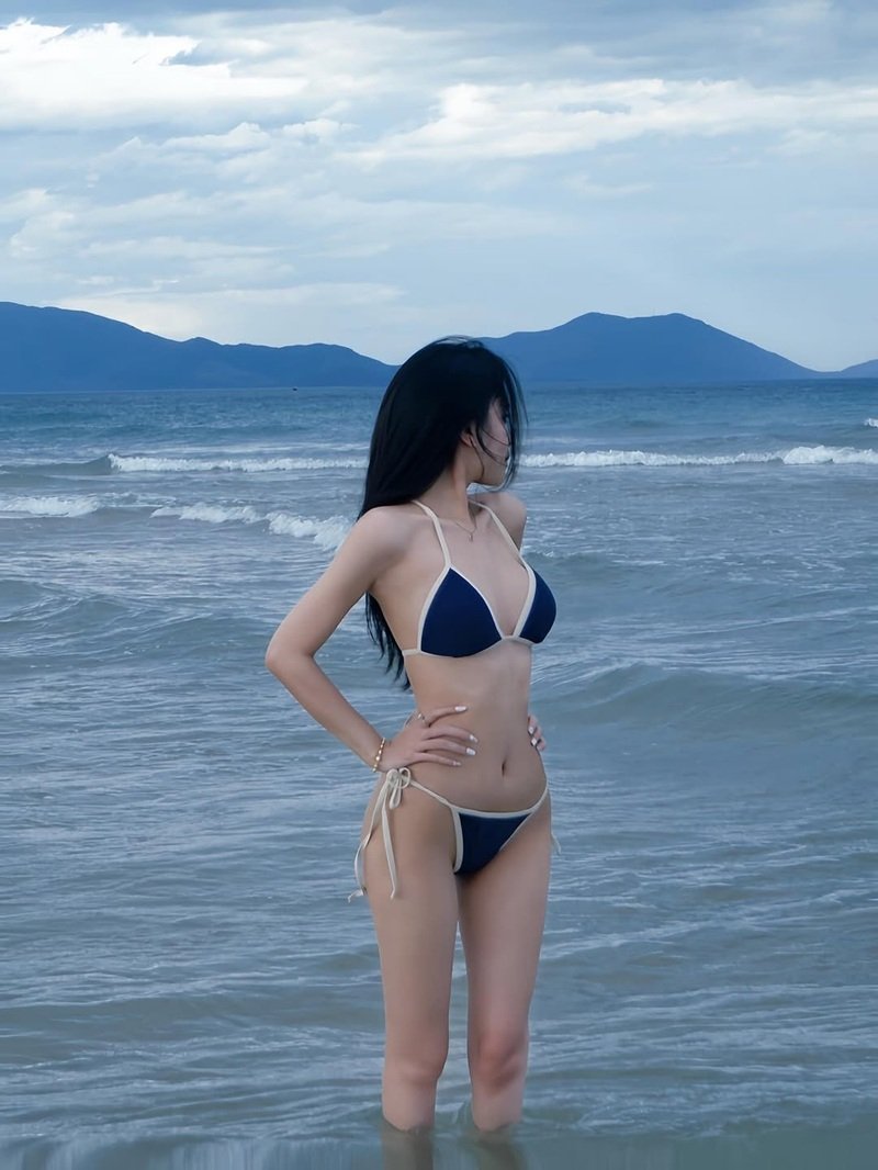 gái vú to mặc bikini 2