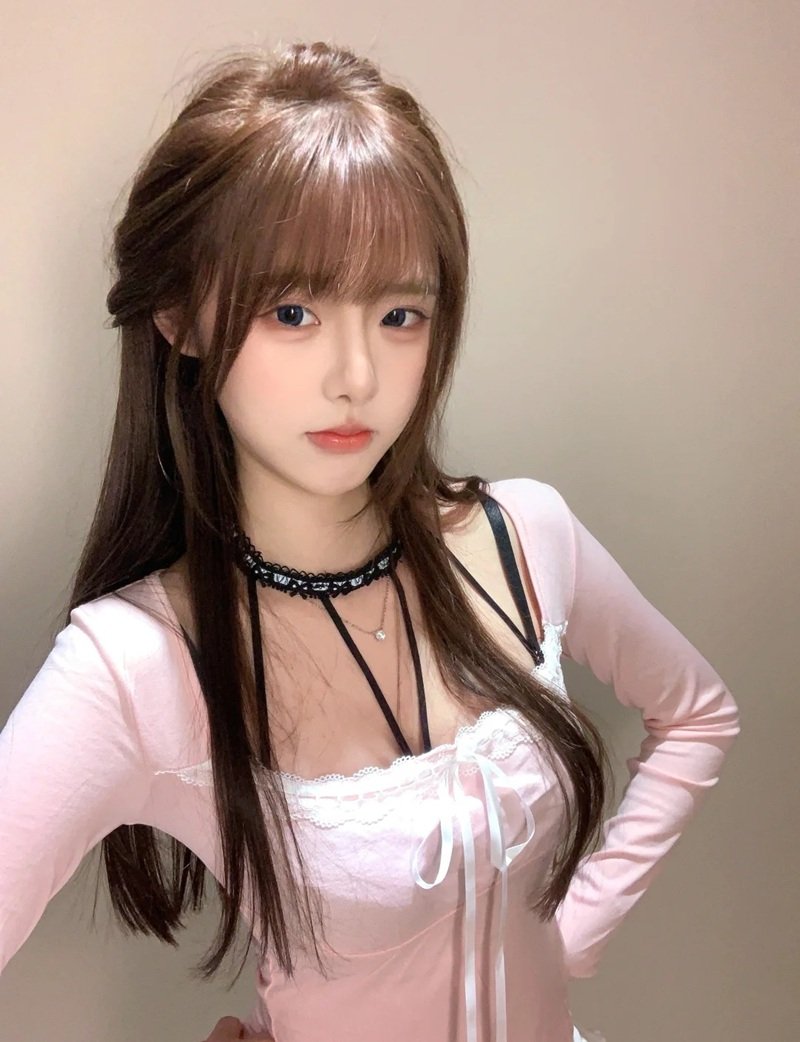 gái xinh 18 tuổi 24