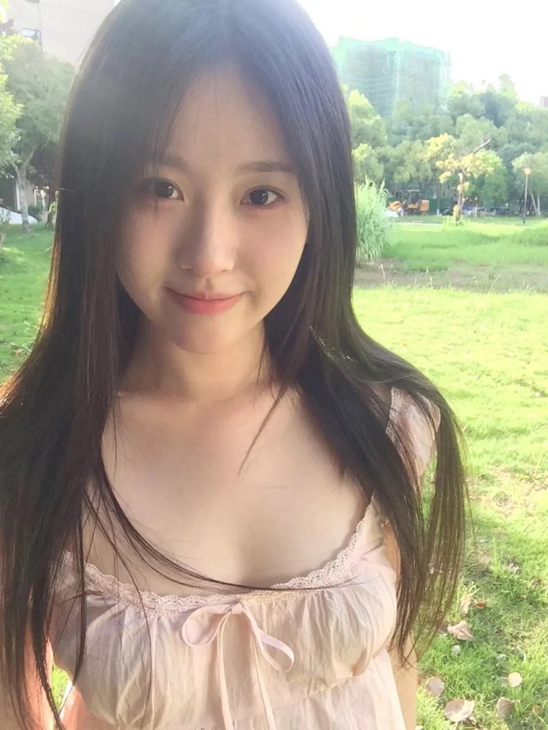 gái xinh 18 tuổi 28