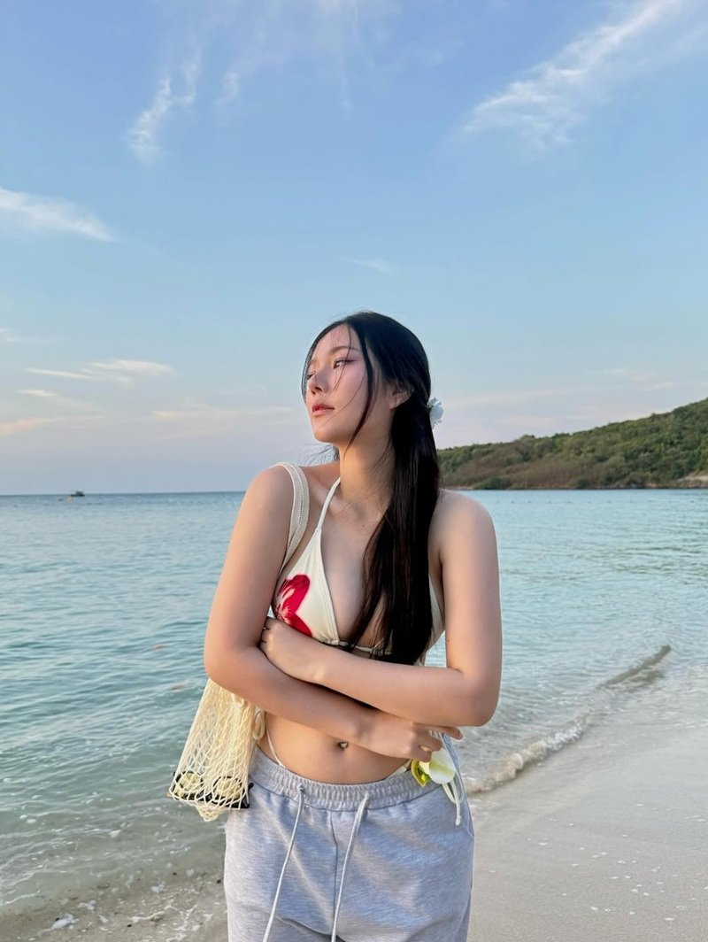 gái xinh khoe mông 33