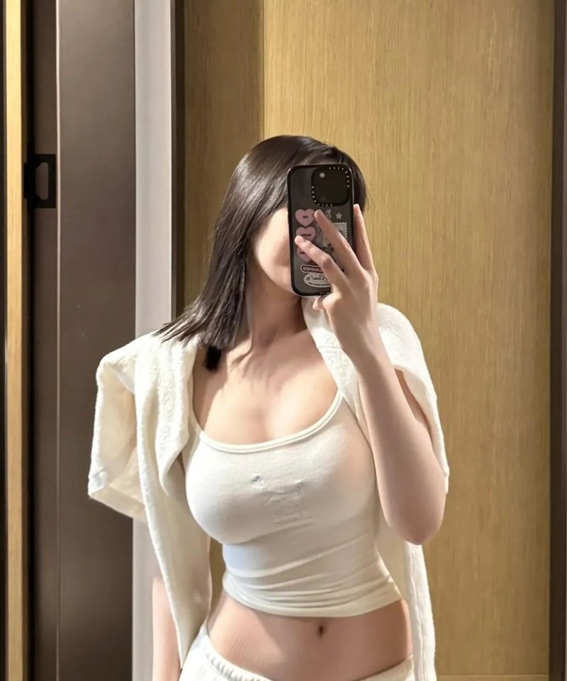 gái xinh khoe mông 35