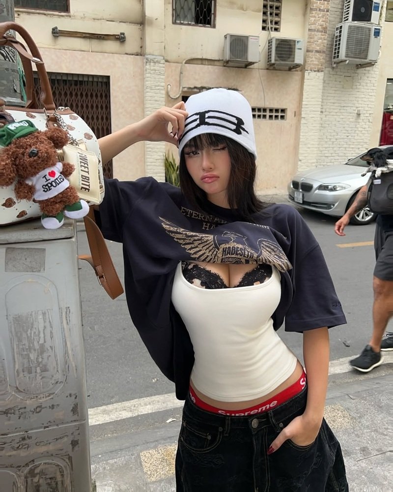 gái xinh khoe mông 39