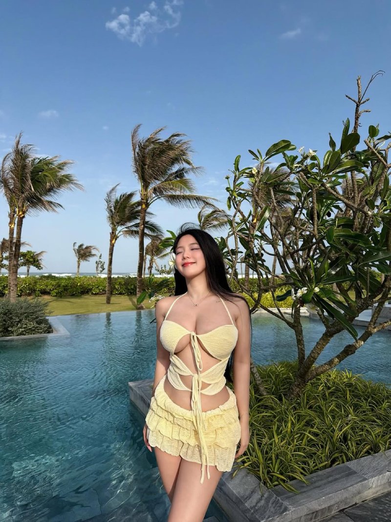 gái xinh khoe vú to tròn với dáng vóc cân đối