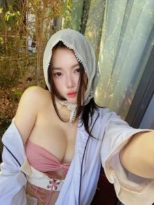 99+ ảnh gái xinh ngực to quyến rũ khiến cánh mày râu lạc lối