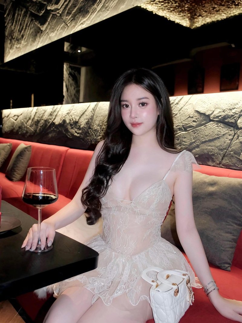 gái xinh ngực to 32