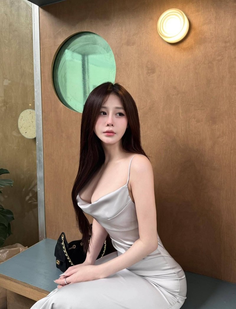 gái xinh show vú 21