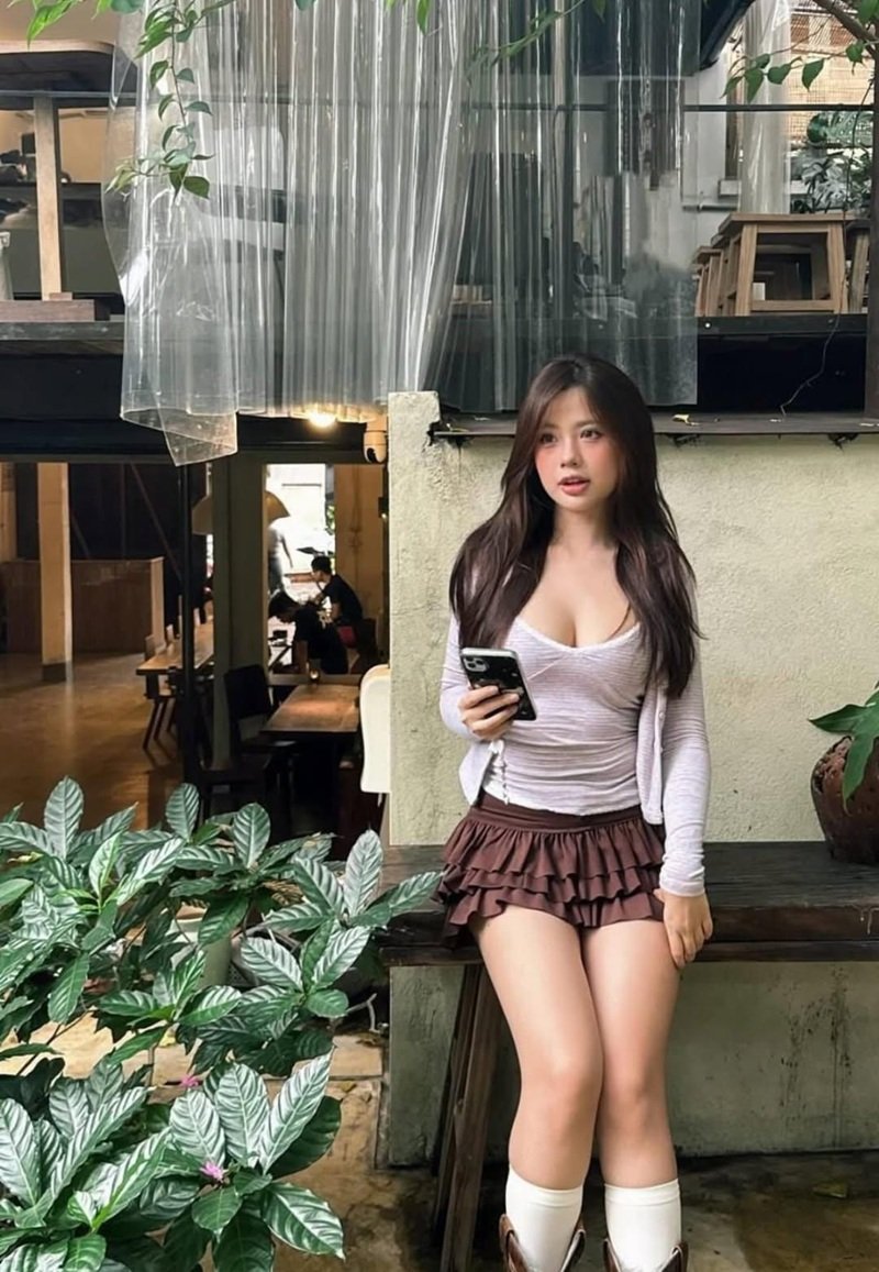 gái xinh show vú 31