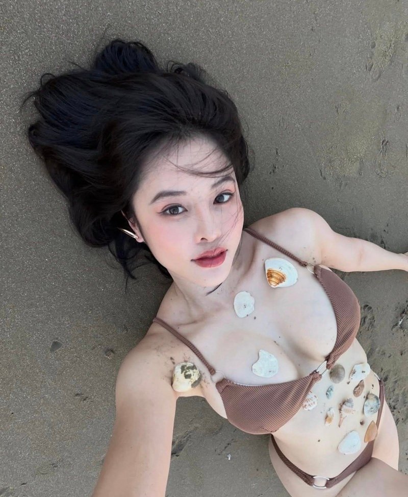 gái xinh show vú 41