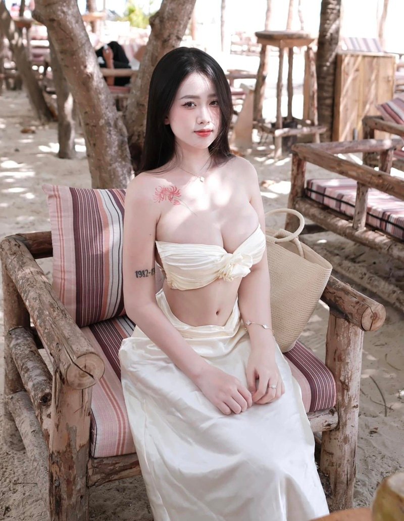 Eo thon ngực to cực quyến rũ ảnh gái xinh vếu to