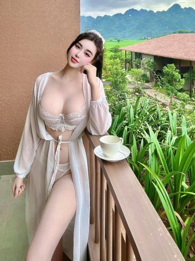 Ảnh gái xinh vếu to ngực khủng da trắng mịn màng