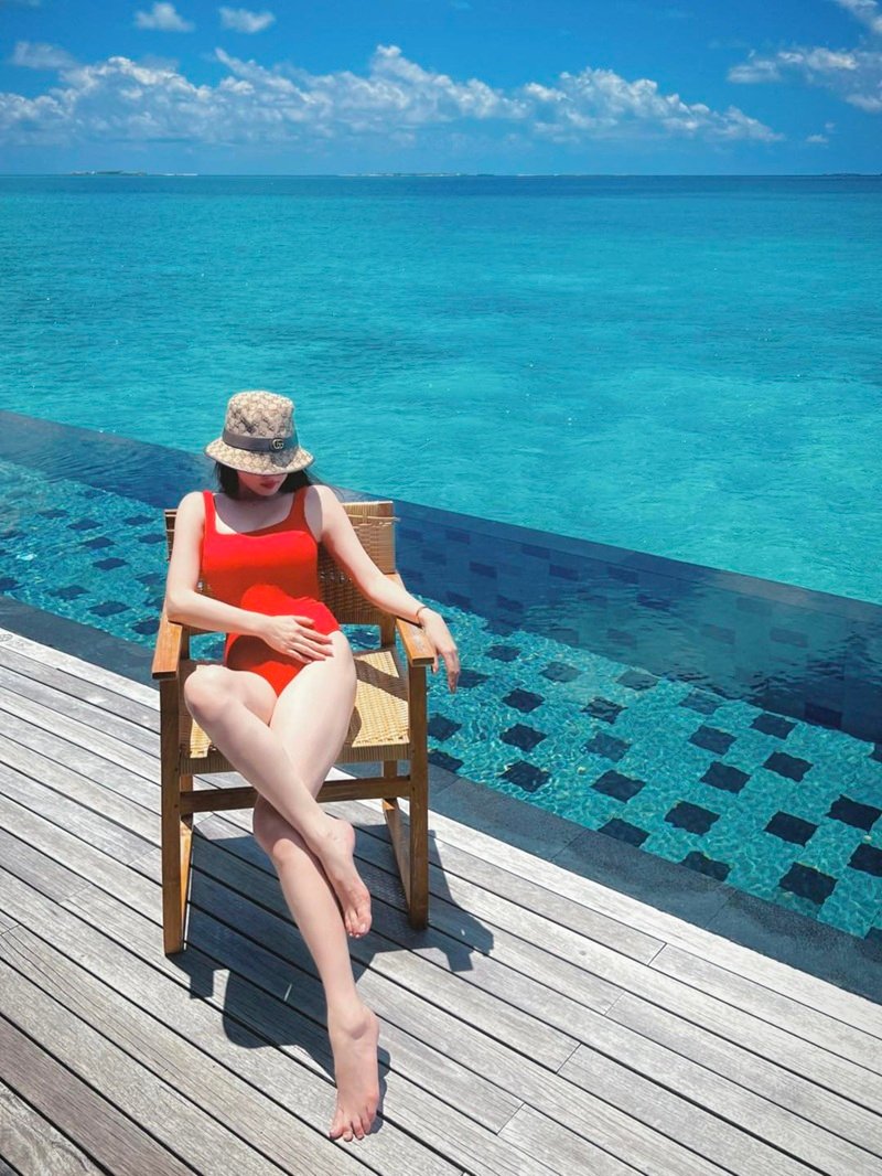 khoảnh khắc đẹp trên biển cùng kaity nguyễn bikini