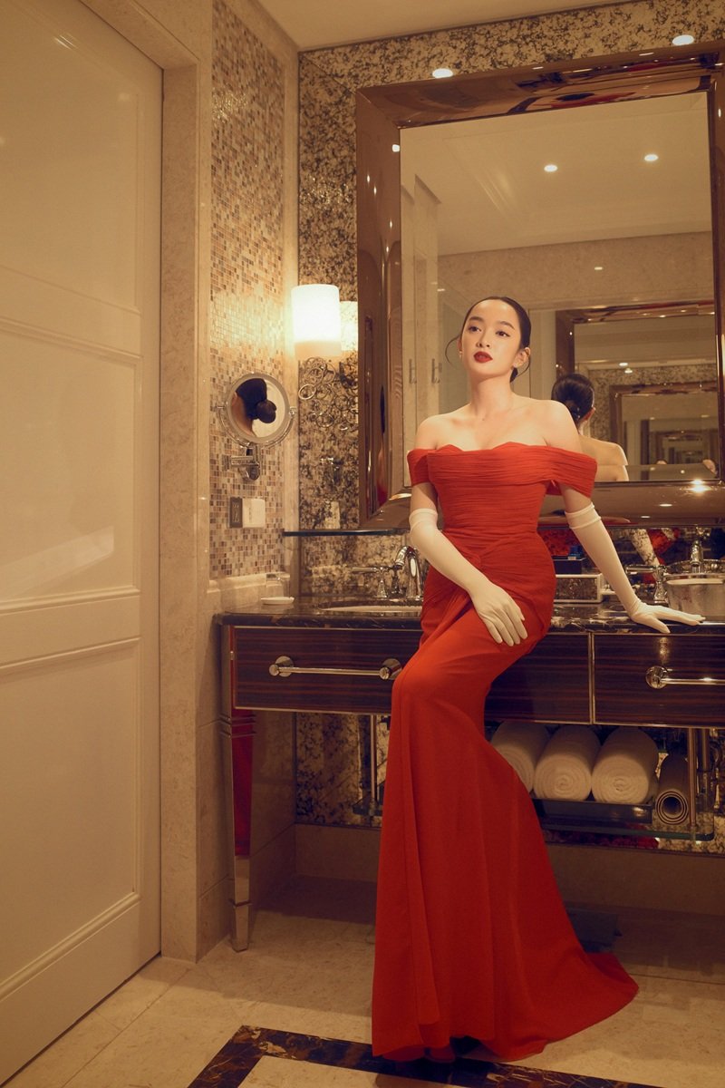 kaity nguyễn bikini biểu cảm đáng yêu đầy cuốn hút