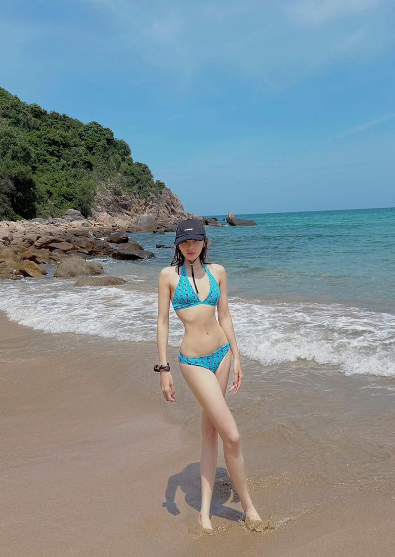 ánh nhìn sắc sảo với kỳ duyên bikini cuốn hút