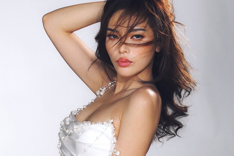 tạo hình nóng bỏng đầy cá tính với kỳ duyên bikini