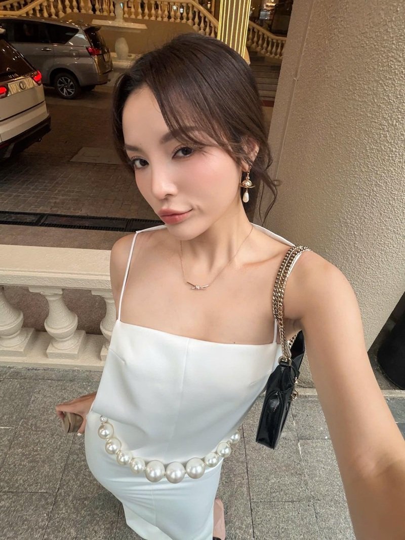 kỳ duyên bikini khoe vóc dáng cân đối săn chắc